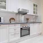 Elegant 3-Bedroom Apartment In Exclusive Barrio Salamanca Stylish & Spacious, Padilla III