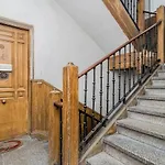 Incredible Apartment Just Steps From Gran Via By Batuecas
