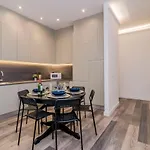 Incredible Apartment Just Steps From Gran Via By Batuecas