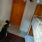 Habitacion Privada, Luminosa Y Bien Comunicada