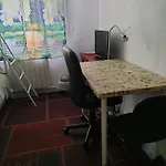 Habitacion Privada, Luminosa Y Bien Comunicada
