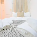For You Rentals Encantador Estudio Temporal Con Cama Doble Y Sofa Cama, Patio Compartido Ctg86