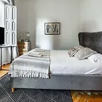4 Bedrooms 2 Bathrooms Furnished - Salamanca - Luxurious - Mintystay