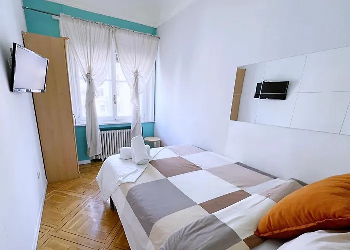 Apartamentos Econostay Plaza De Espana