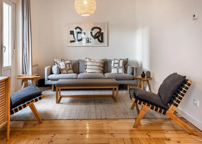 4 Bedrooms 2 Bathrooms Furnished - Salamanca - Luxurious - Mintystay