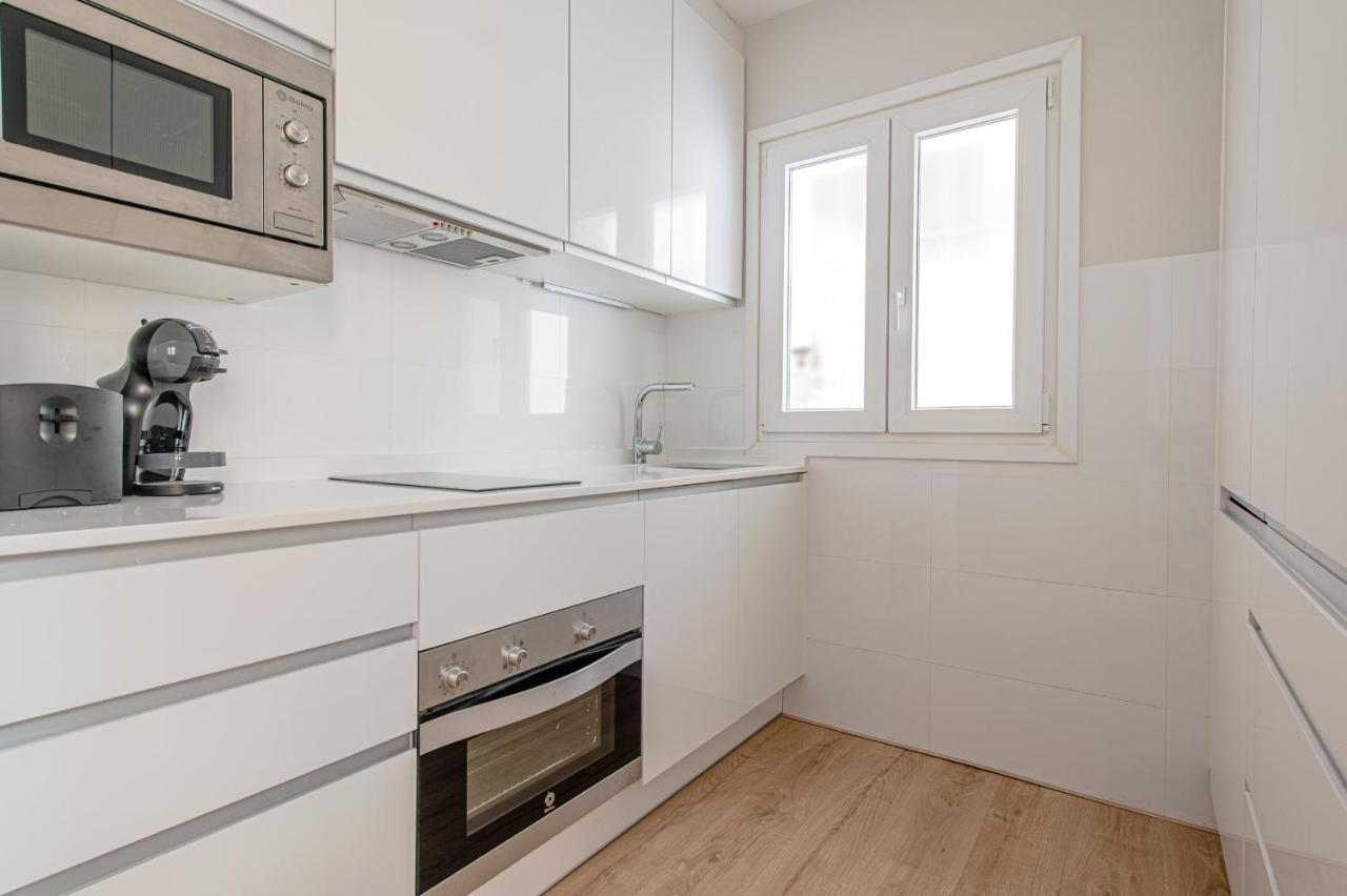 Charming Avenida America Apartment *