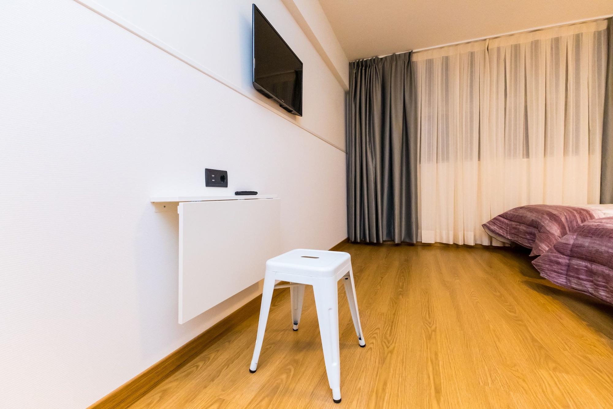 Far Bernabeu Hostel