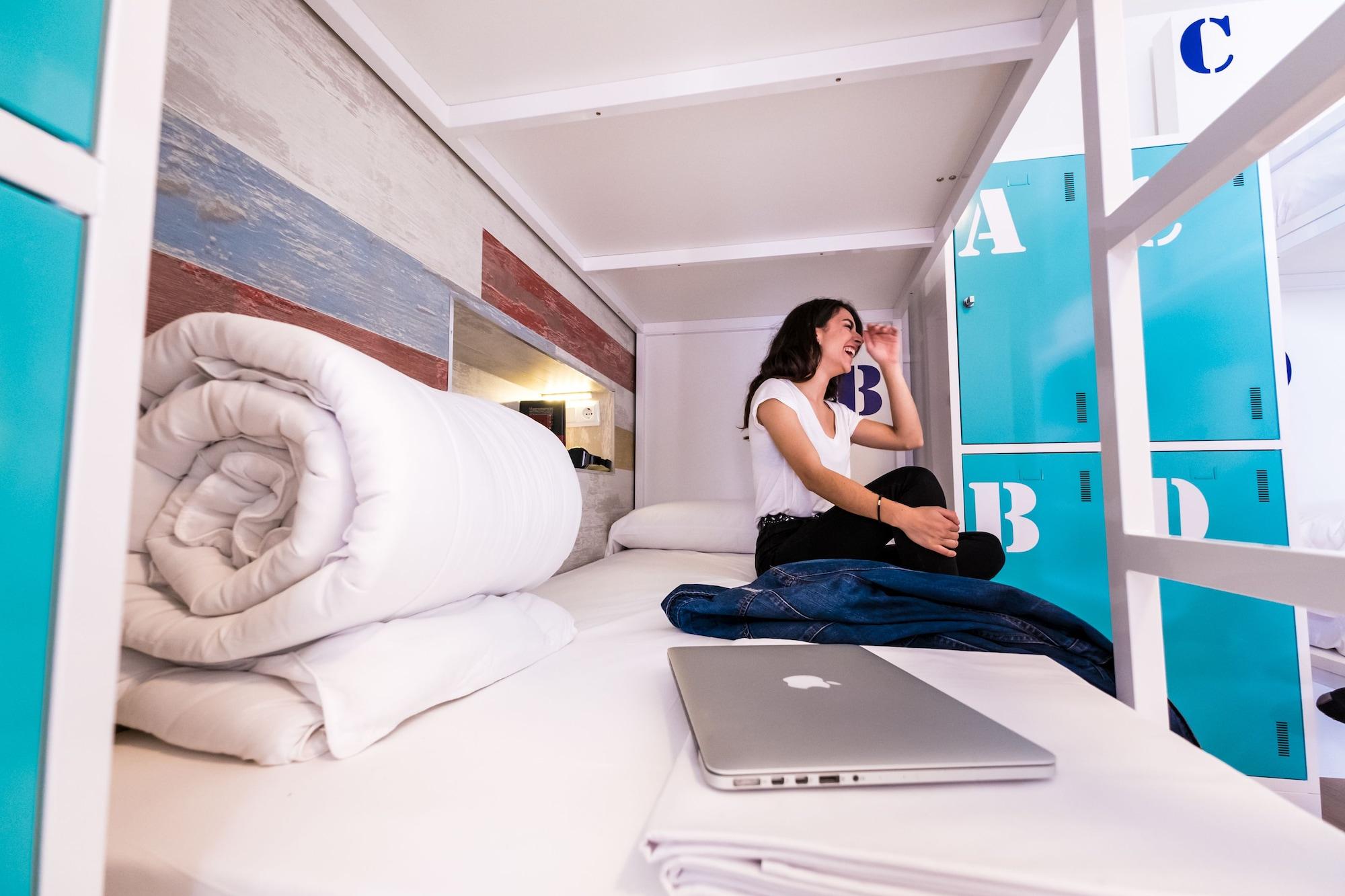 Far Bernabeu Hostel
