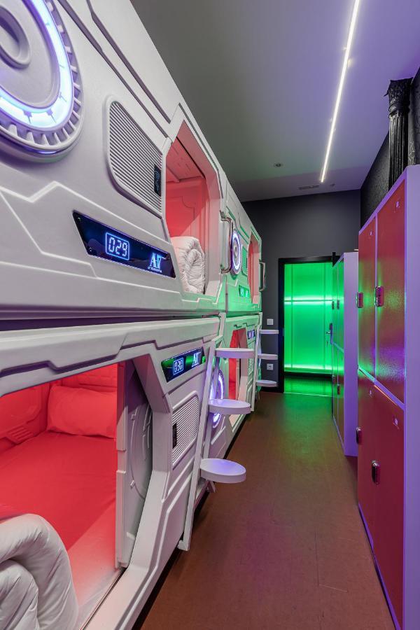 Art Seven Capsules Madrid