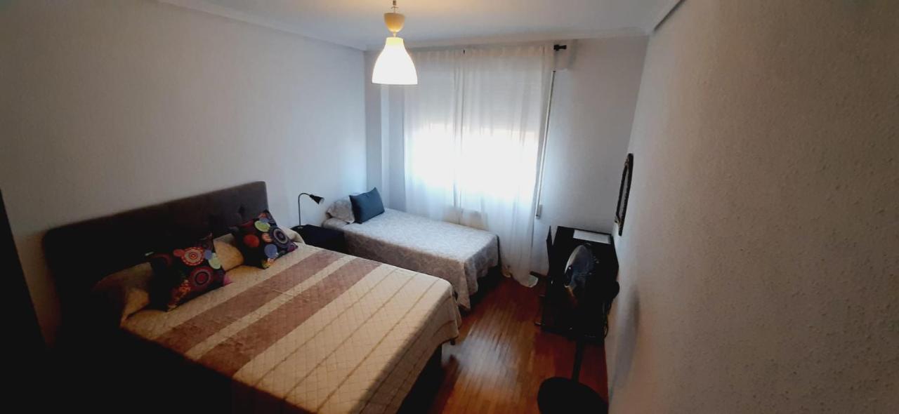 Homestay Habitacion, Muy Amplia Y Luminosa, Muy Cerca Del Centro A 15 Min En El Metro A Sol Y Gran Via