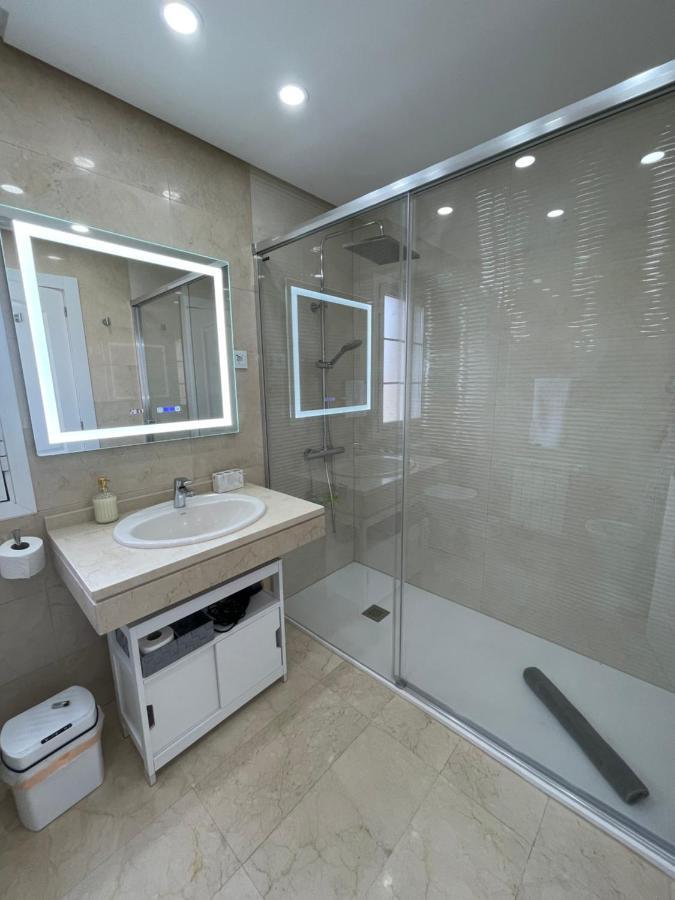 Moderna Casa De Lujo Con Jacuzzi En El Jardin Сasa de vacaciones *