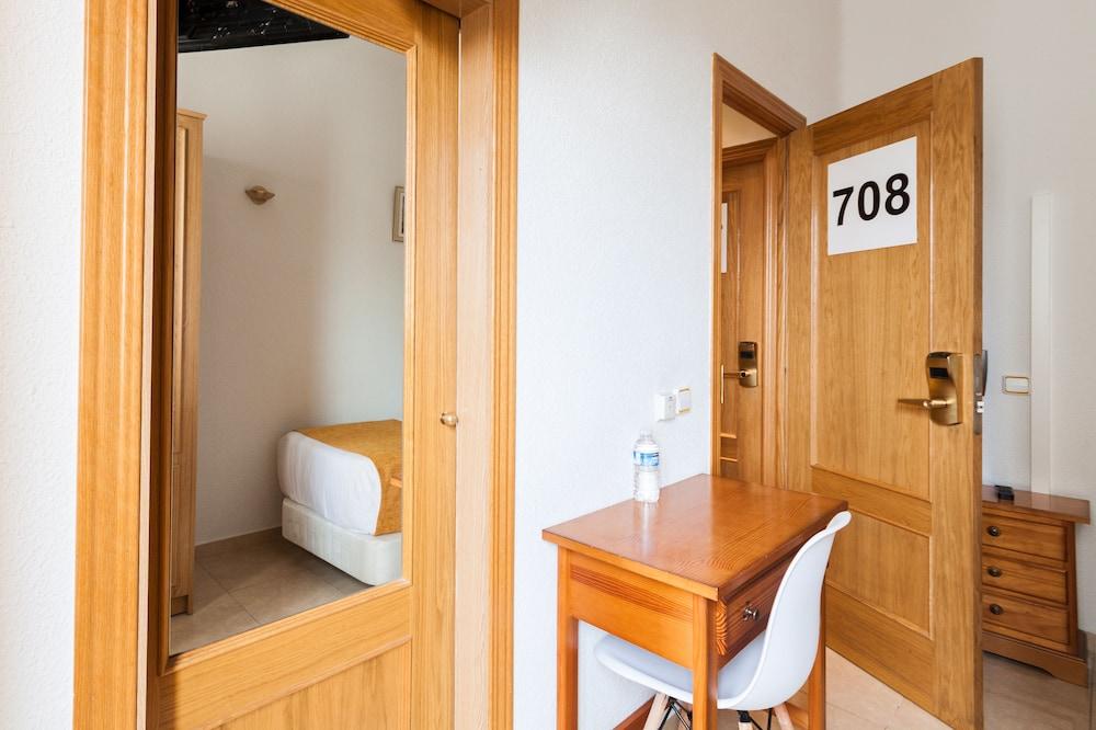 Josefina-gran Via Hostel *