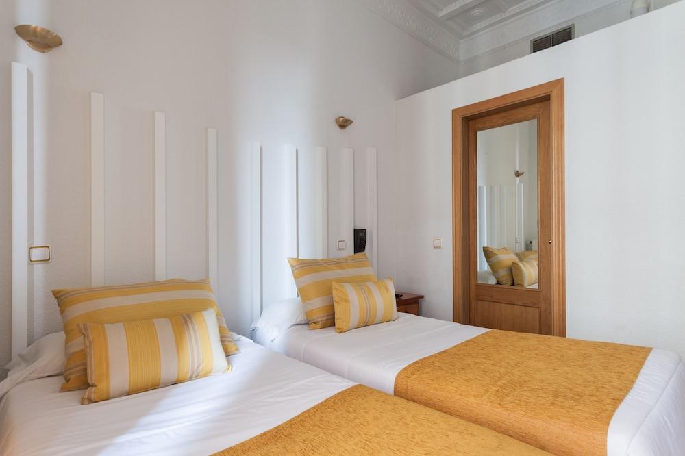 Hostel Josefina-gran Via Madrid