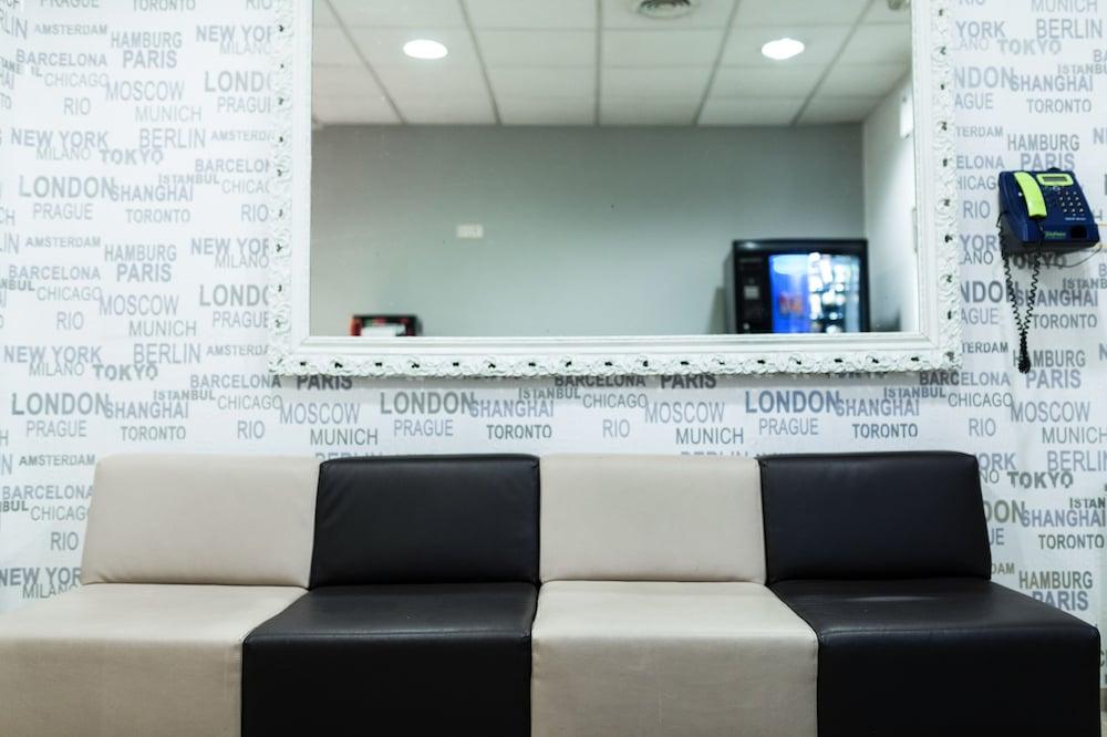 Josefina-gran Via Hostel *