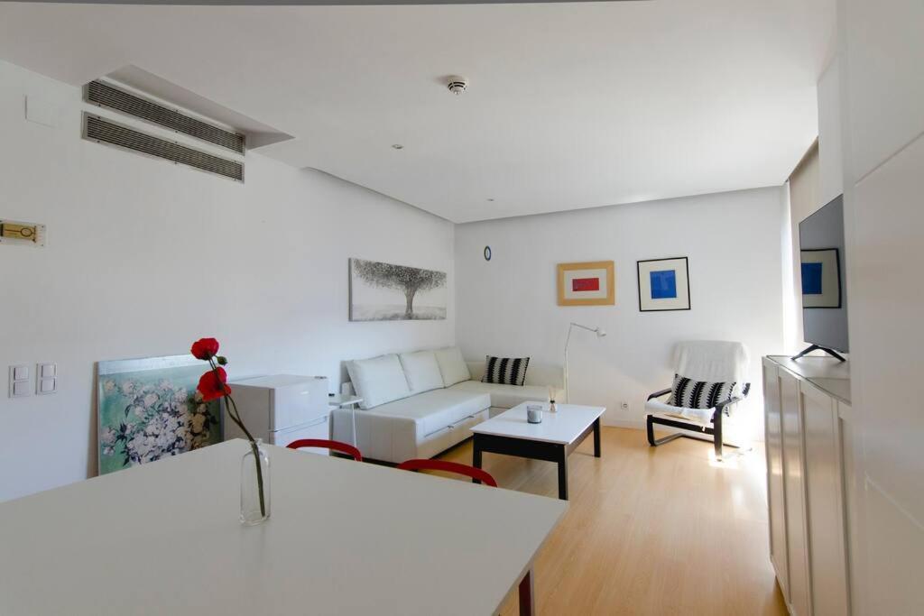 Beautiful Flat A Stone's Throw From The Retiro-vill * Madrid