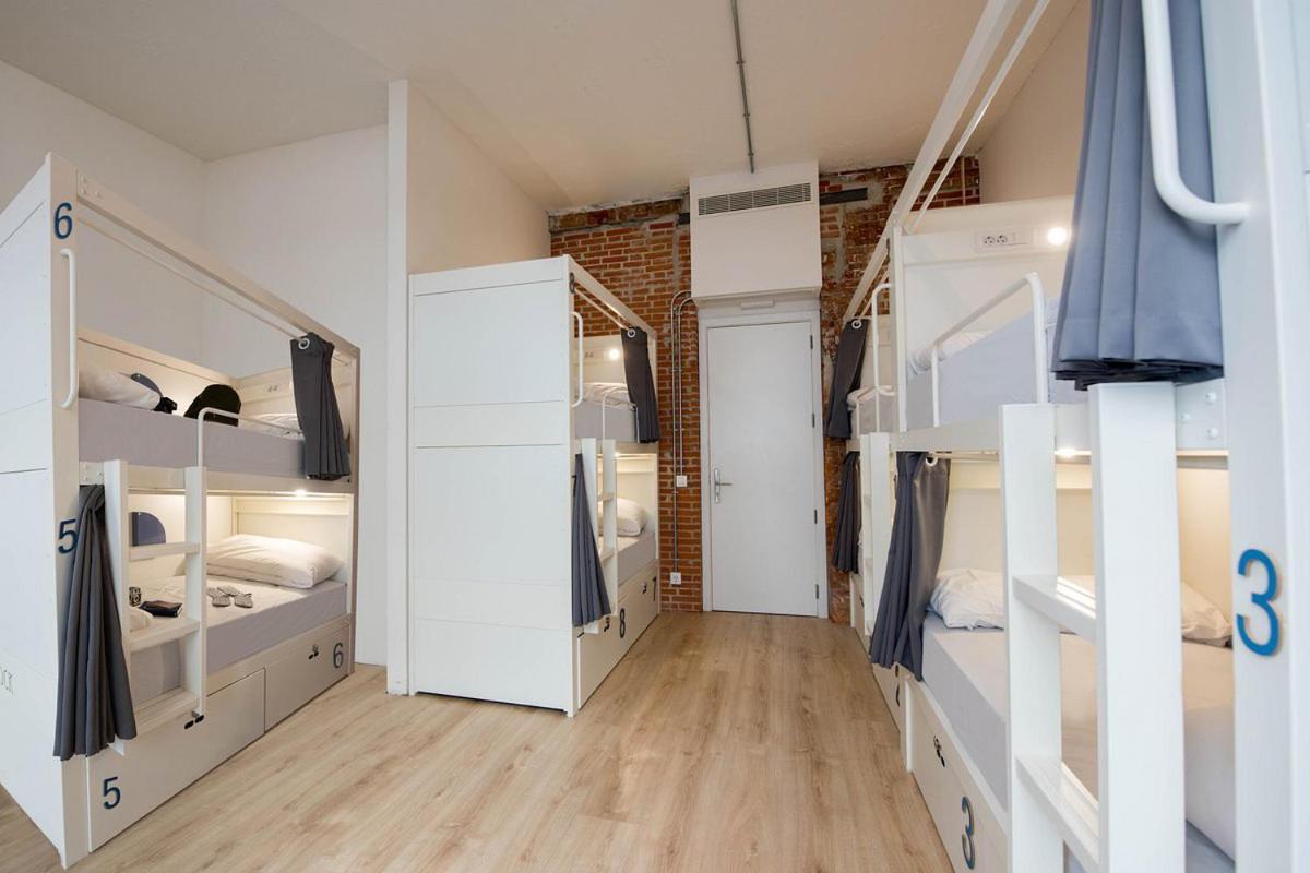 Bluesock Hostel *