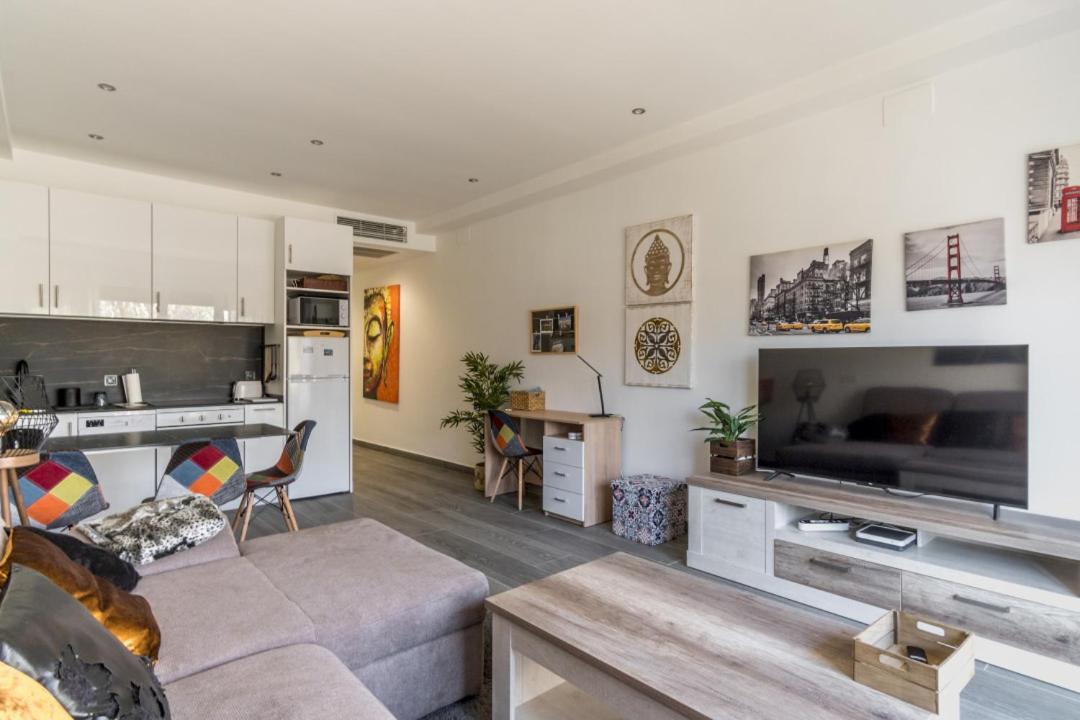 Apartment Brigth- Pool Parking-1bd 1bth-prado