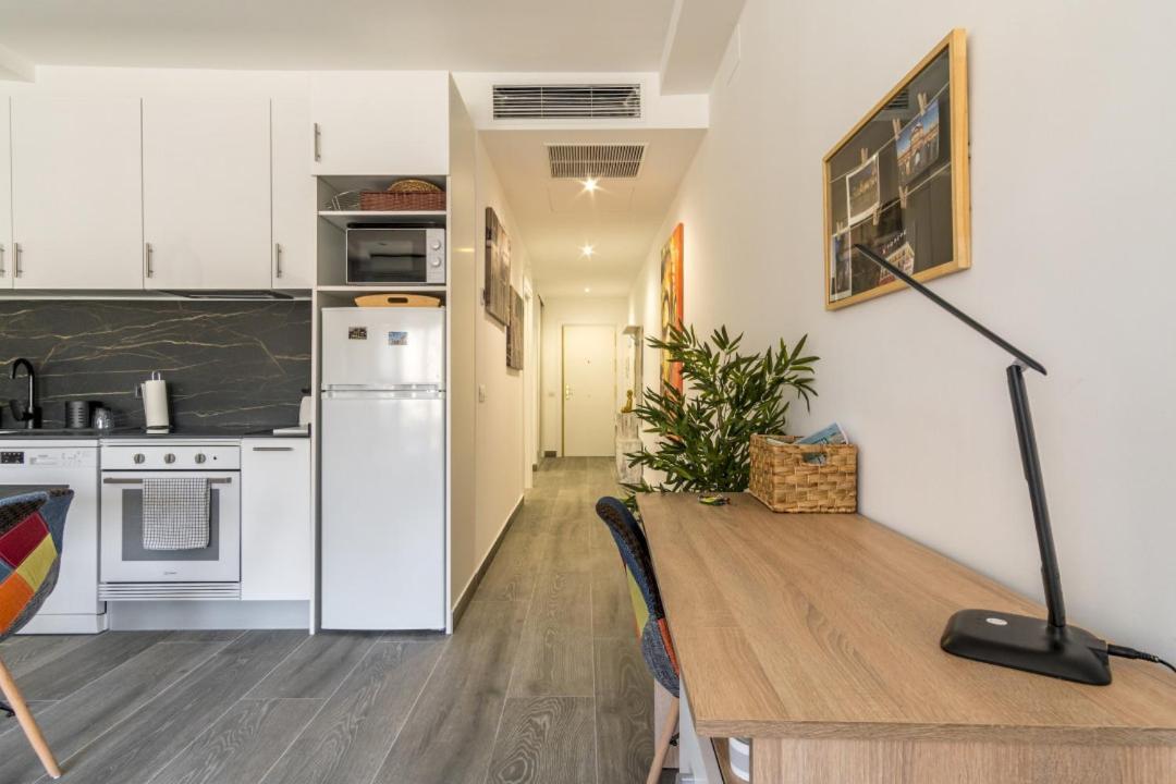 Brigth- Pool Parking-1bd 1bth-prado Apartment