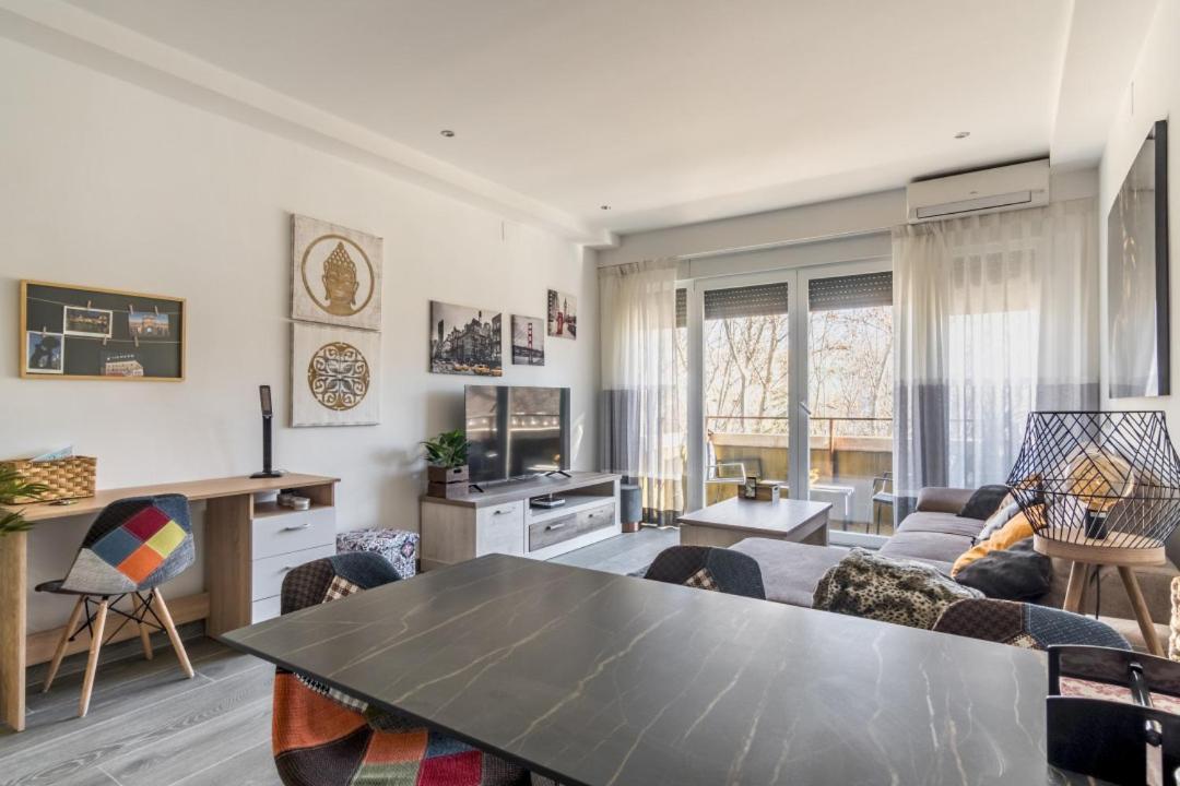 Brigth- Pool Parking-1bd 1bth-prado Apartment Madrid