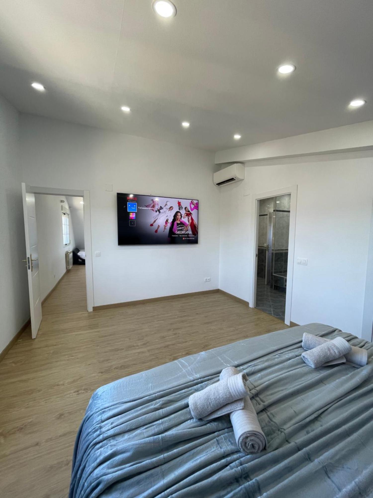 Сasa de vacaciones Moderna Casa De Lujo Con Jacuzzi En El Jardin