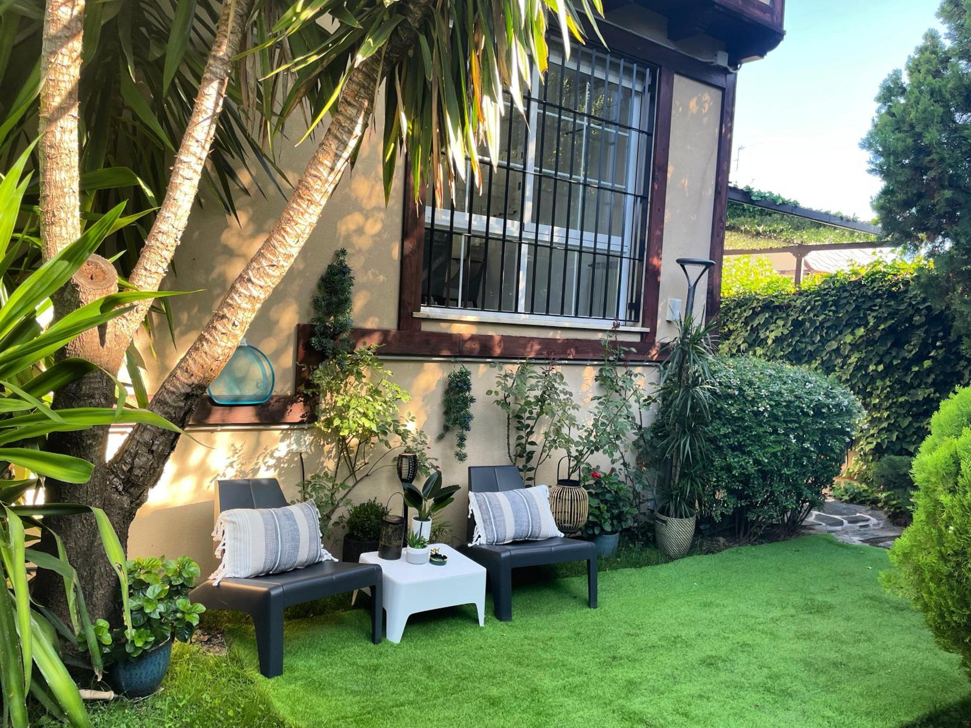 Сasa de vacaciones Moderna Casa De Lujo Con Jacuzzi En El Jardin *