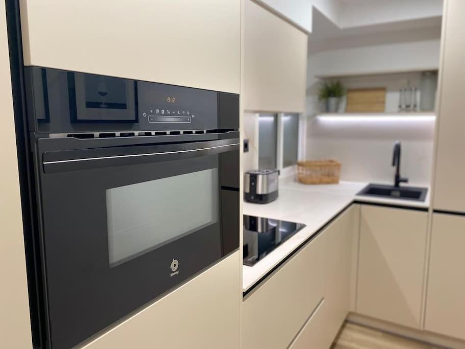 Centric Lovely Private Flat 2bd, 2bh + Ac * Madrid