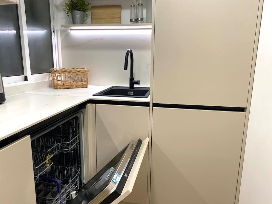 Centric Lovely Private Flat 2bd, 2bh + Ac Apartment