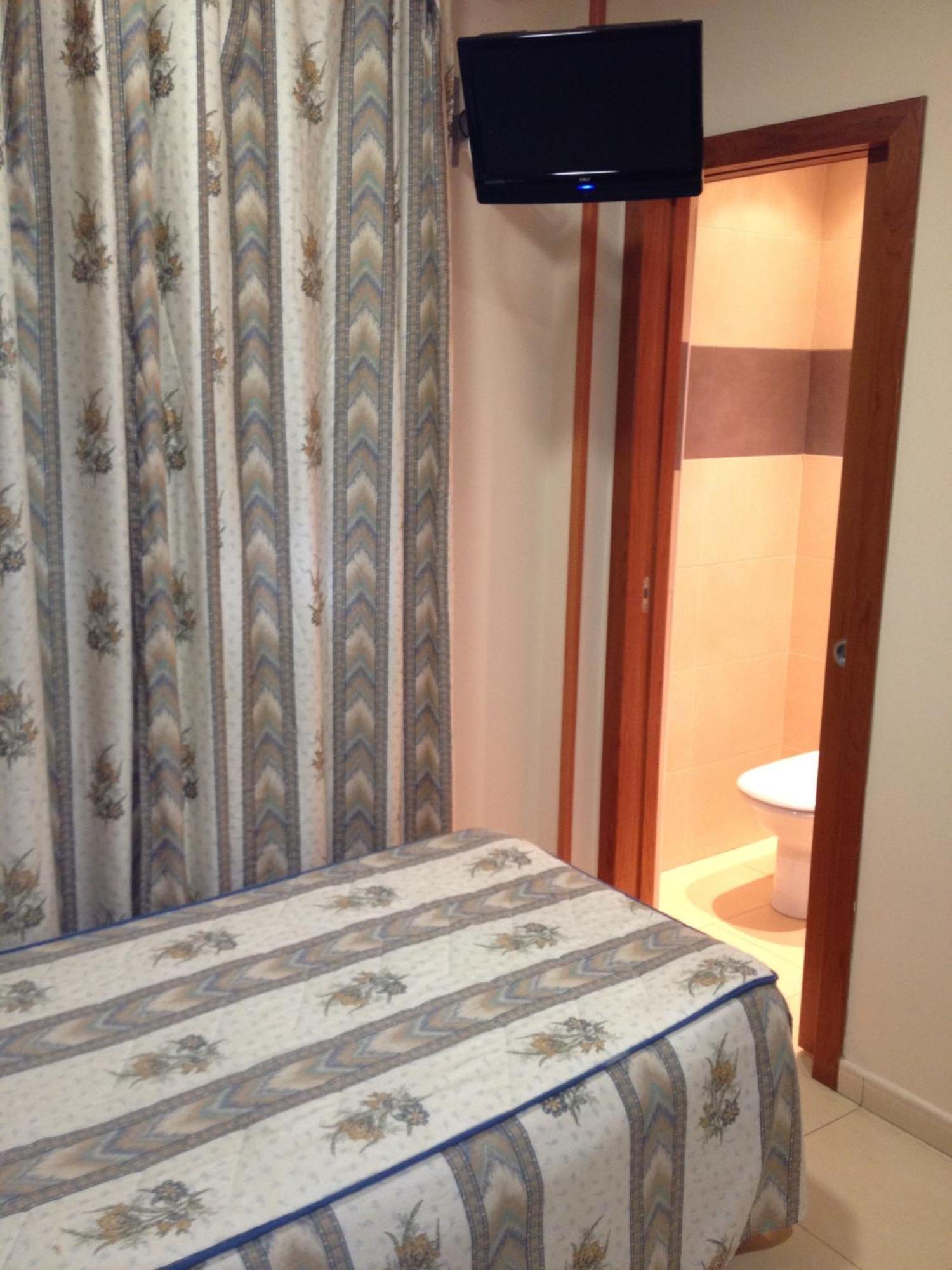 Guest house Aeropuerto 3*