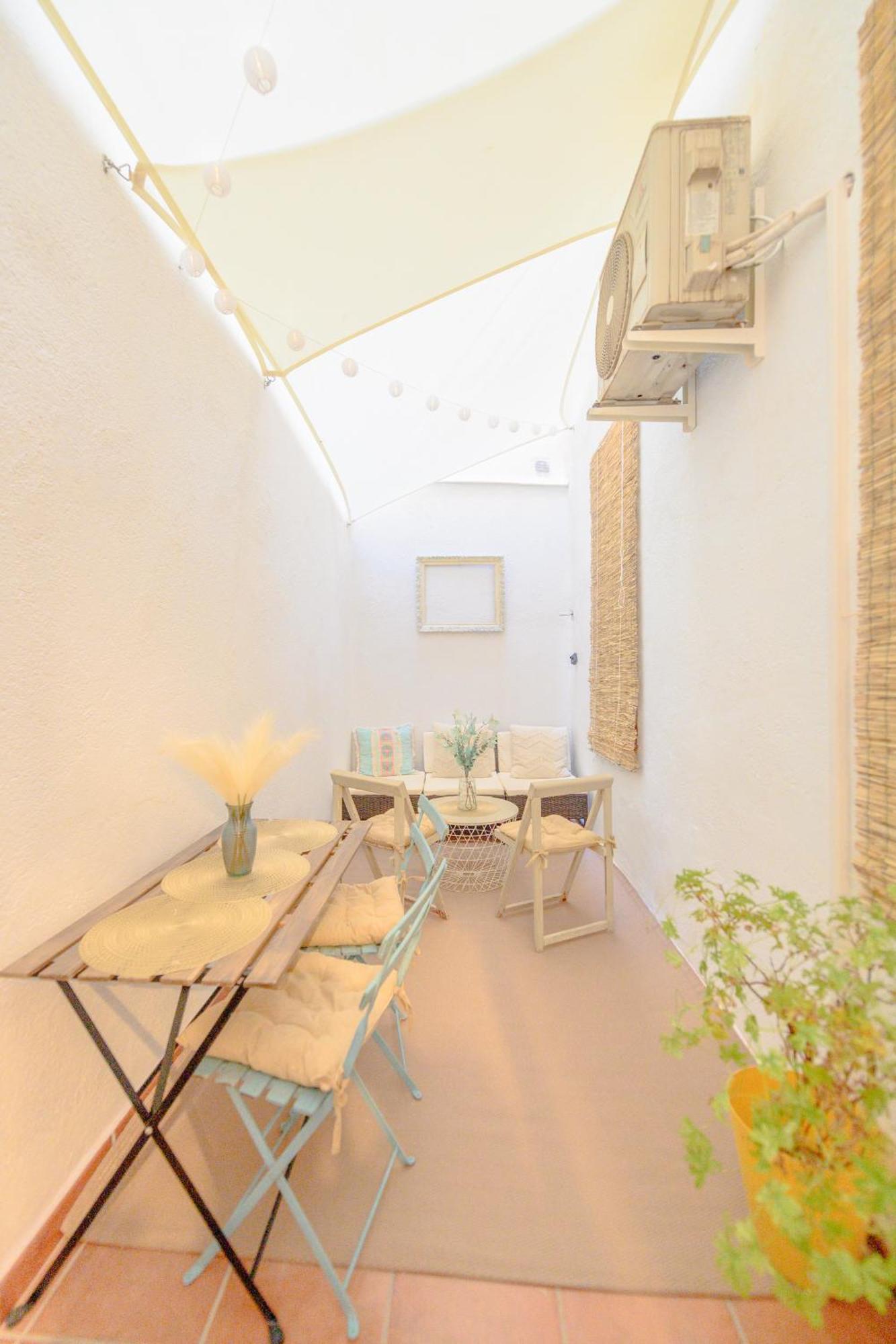 Appartement For Encantador Estudio Temporal Con Cama Doble Y Sofa Cama, Patio Compartido Ctg86