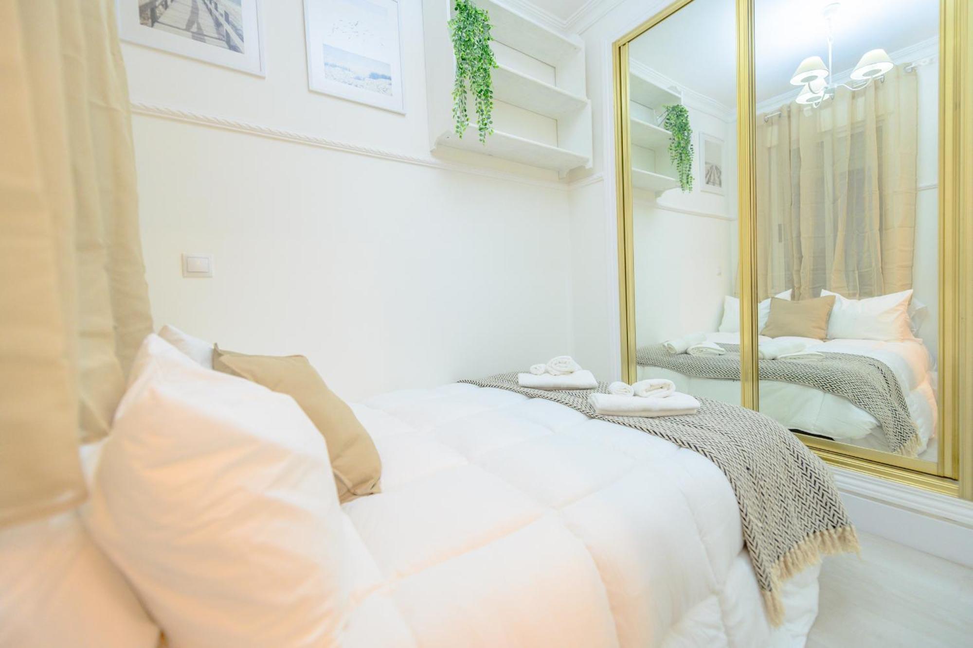 Appartement For Encantador Estudio Temporal Con Cama Doble Y Sofa Cama, Patio Compartido Ctg86 Madrid