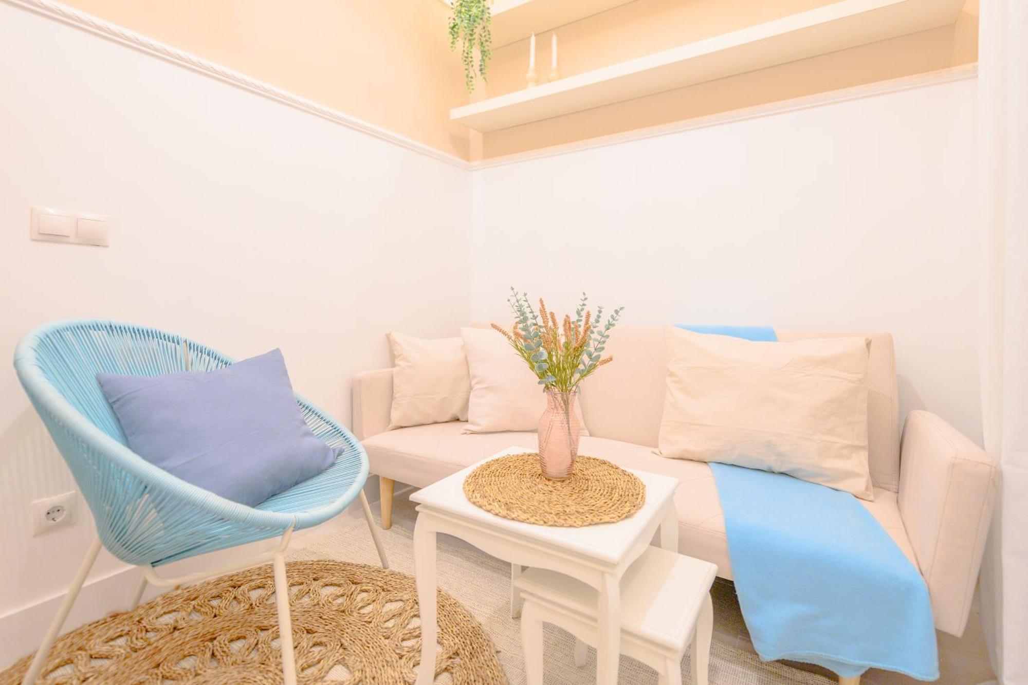 For Encantador Estudio Temporal Con Cama Doble Y Sofa Cama, Patio Compartido Ctg86 * Madrid