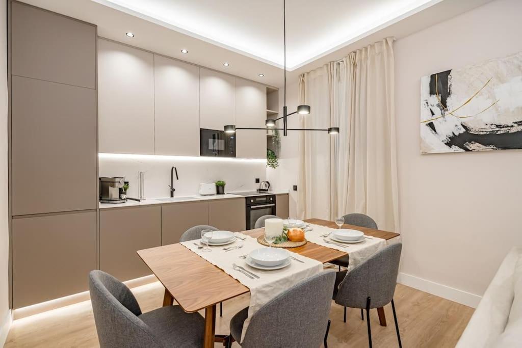 Centro Ix Calle Caballero De Gracia 2br 2bh