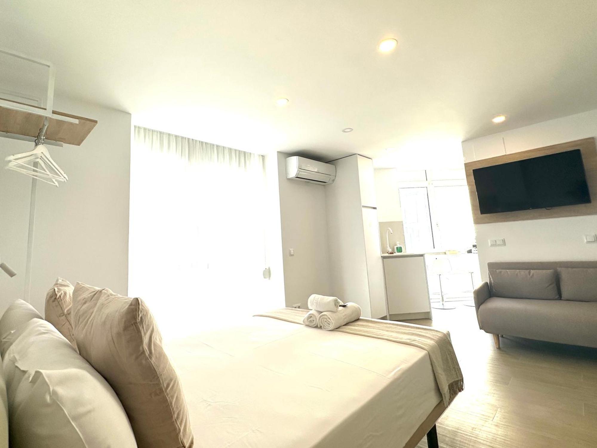 Andres Tamayo Av America Apartment