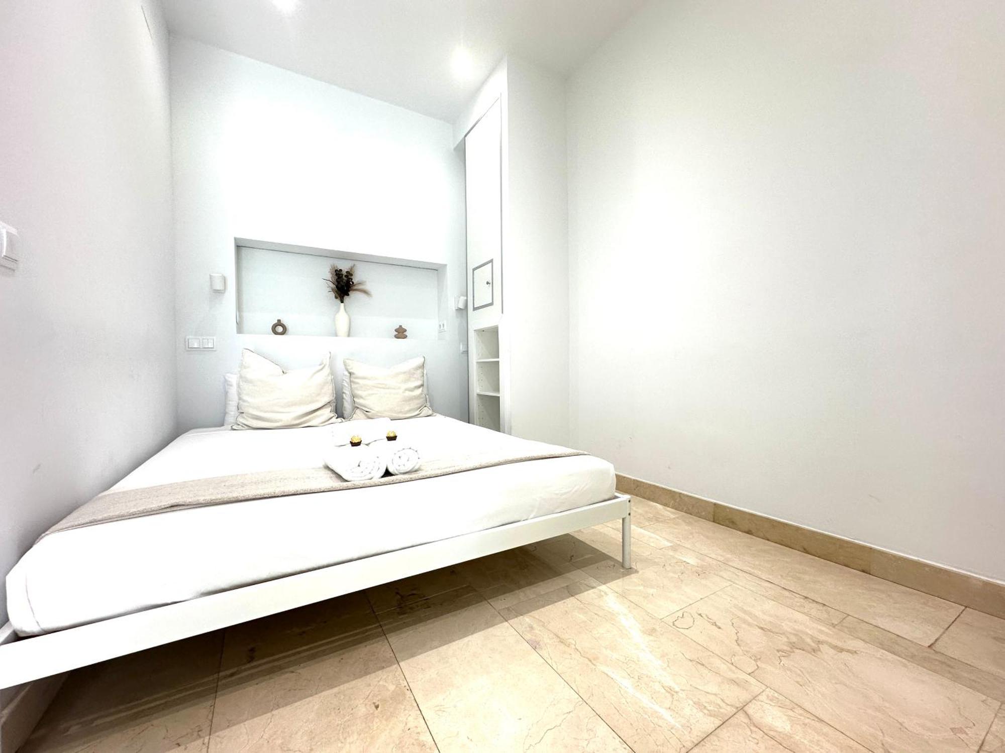 Andres Tamayo Av America Apartment Madrid