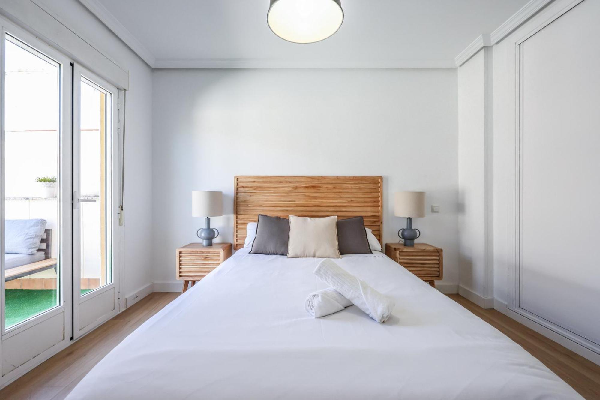 Atico Reformado Con Terraza En Tirso De Molina 4 Personas Apartment *