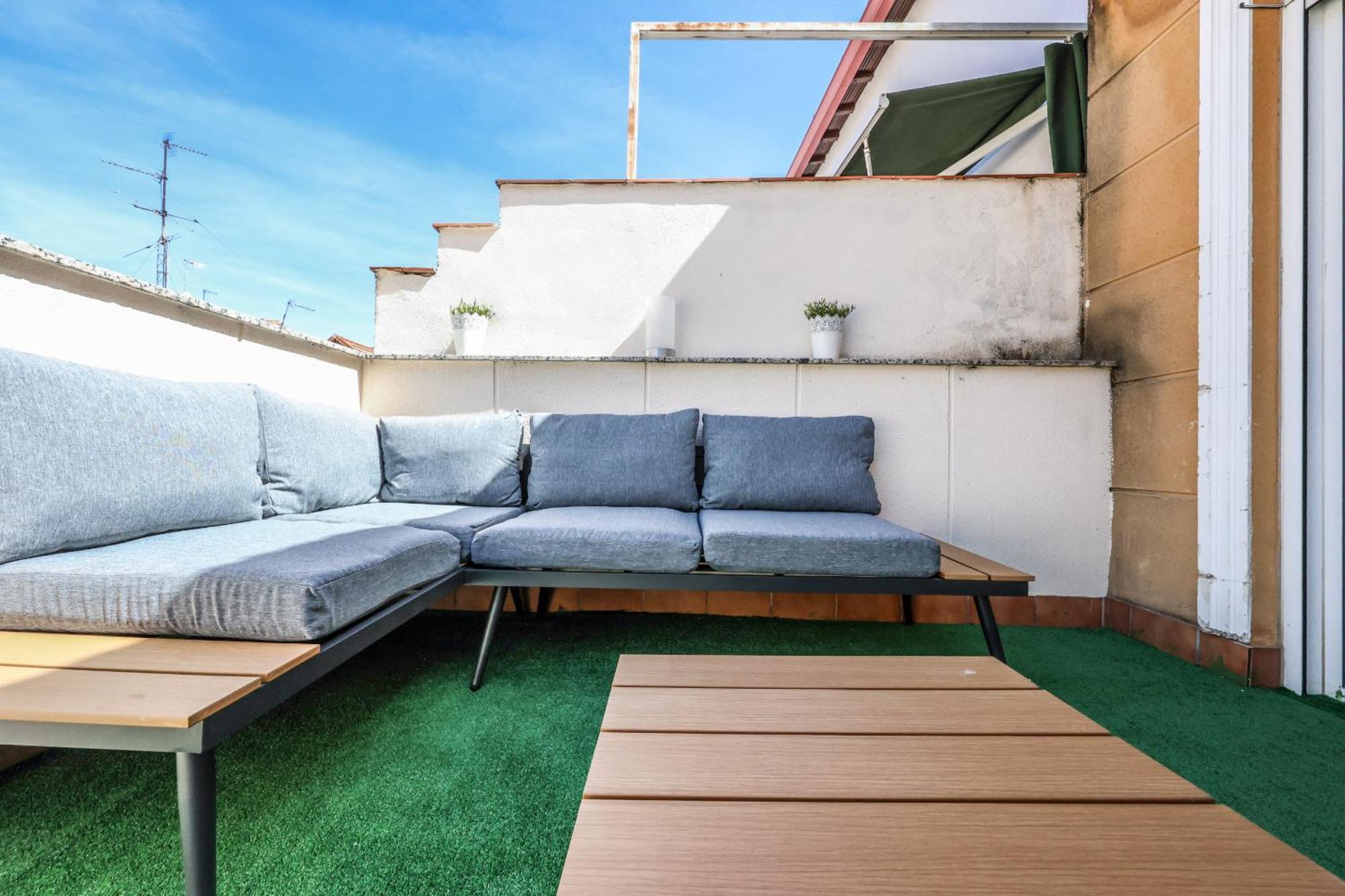 Atico Reformado Con Terraza En Tirso De Molina 4 Personas Apartment