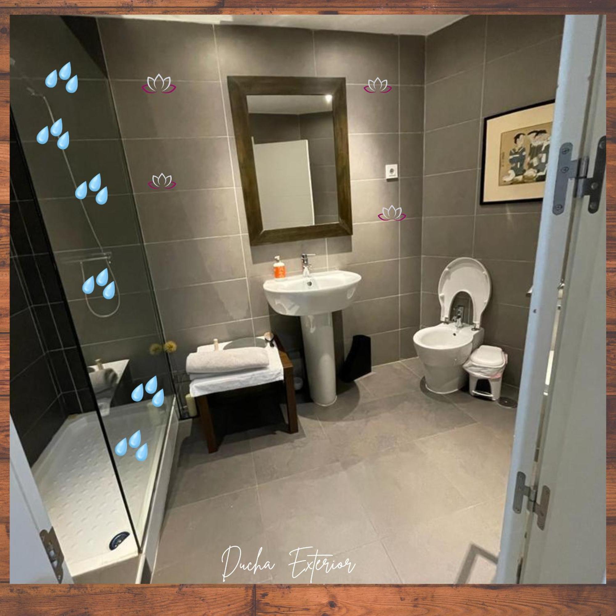 Space In The With Poll Near Golf In Habitación en casa particular *
