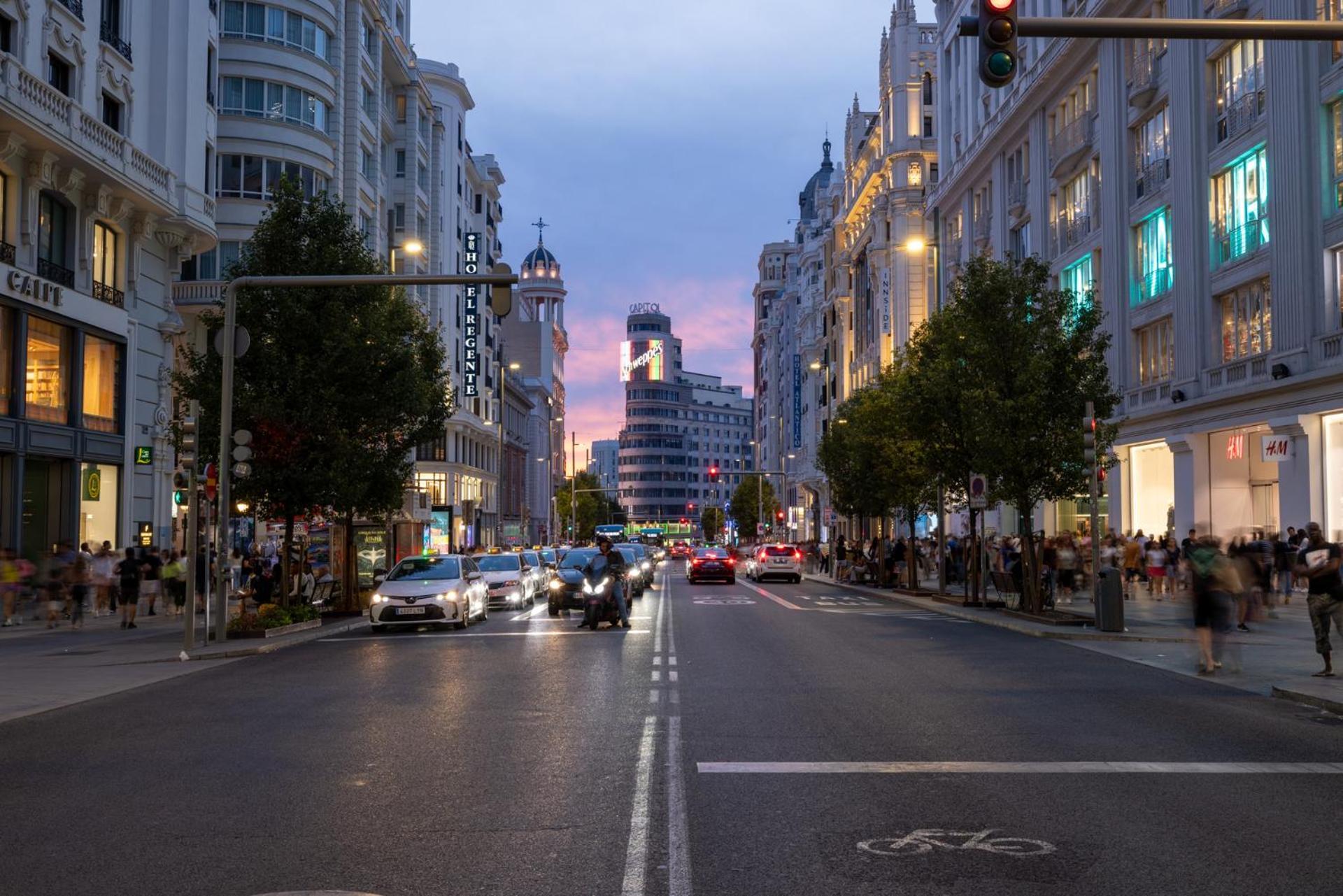 Hotel Avenida Gran Via 3*