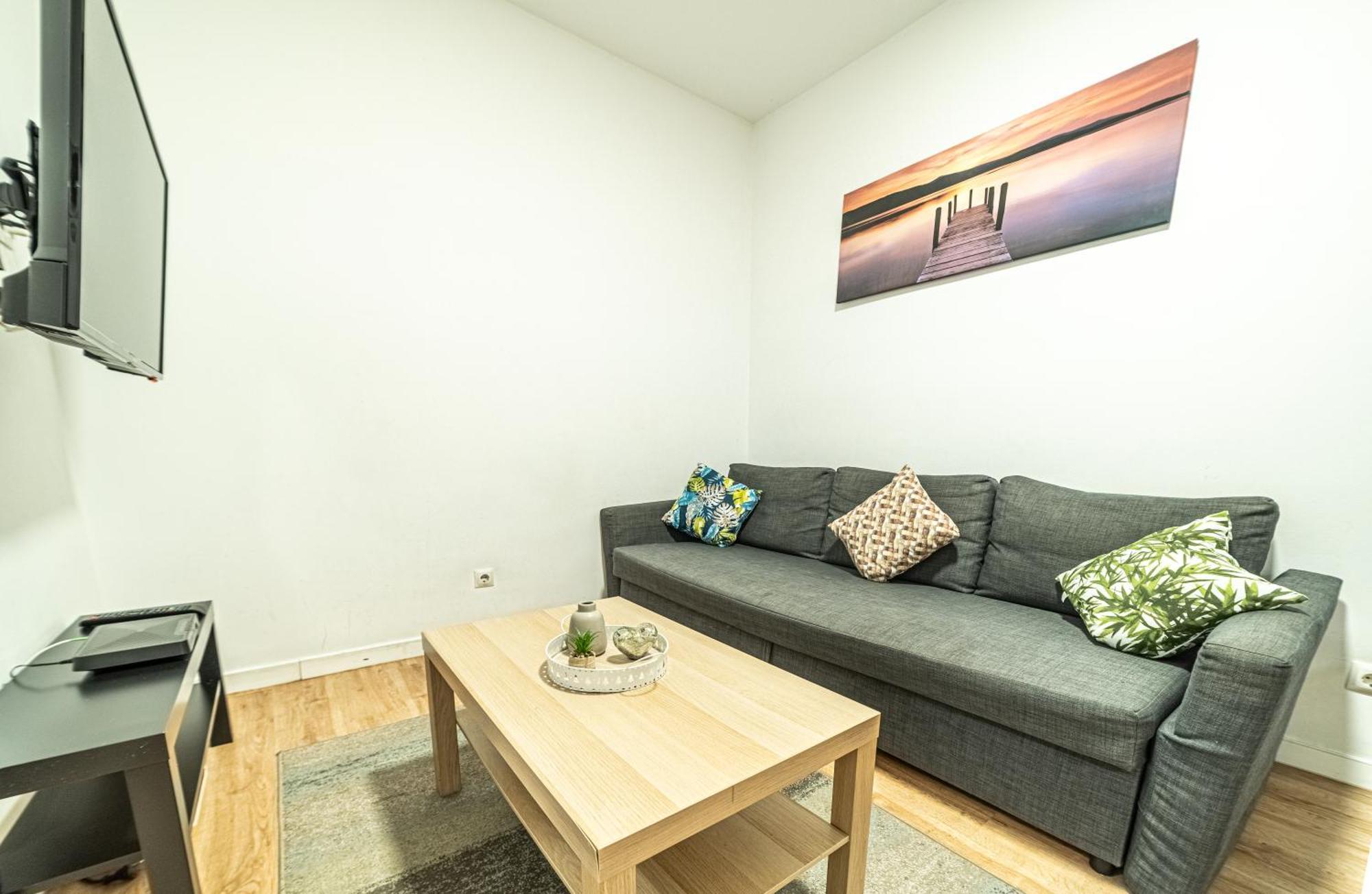Apartment New Flat , Modern , Wifi, 10min Sol, 5 Reina Sofia