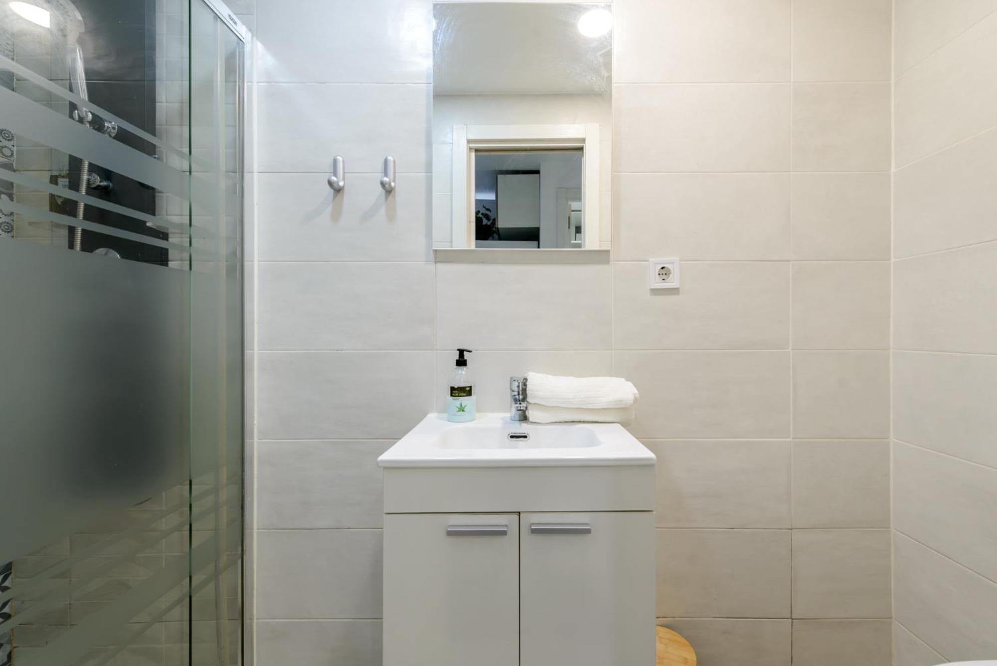 Moderno Y Centrico En El Vibrante Lavapies Apartamento Madri