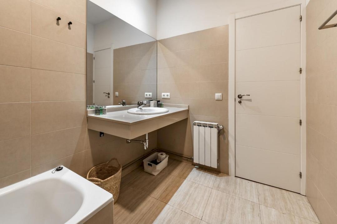 4 Bedrooms 2 Bathrooms Furnished - Salamanca - Luxurious - Mintystay
