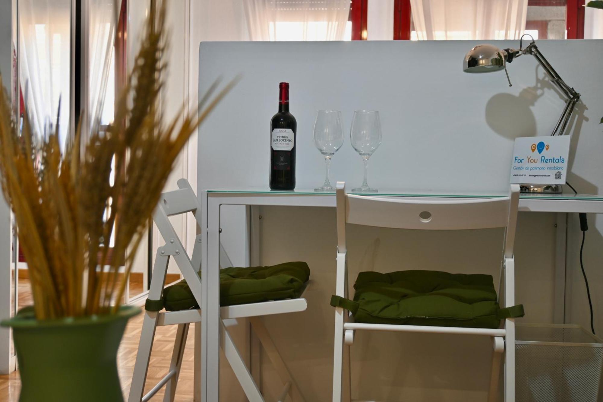 Apartment For Luminoso Y Practico Temporal En El Barrio Del Pilar Hrl5 Madrid