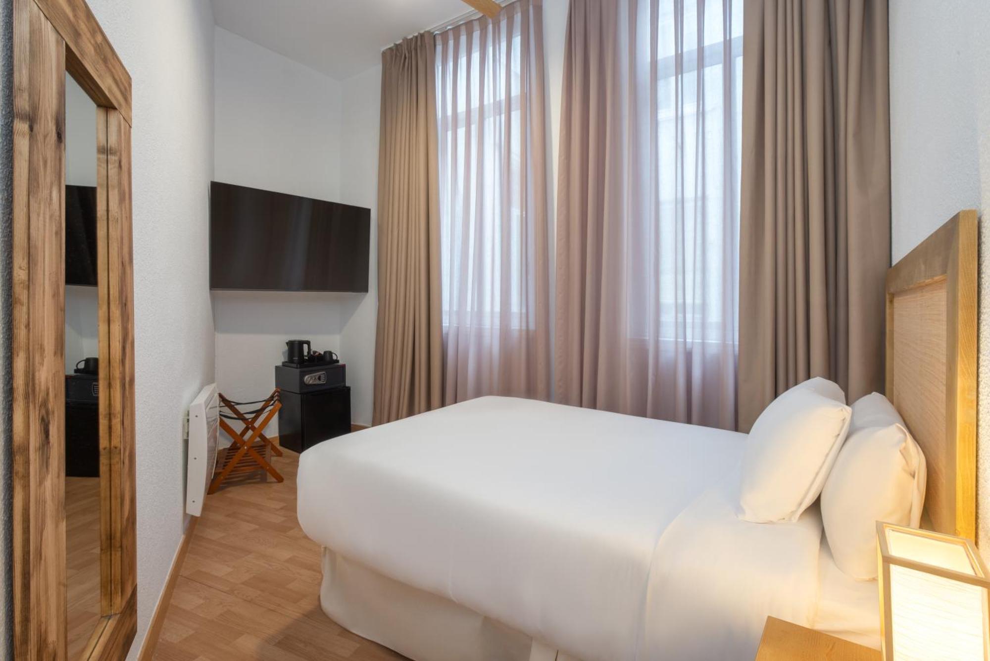 Luthia Puerta Del Sol Hotel *