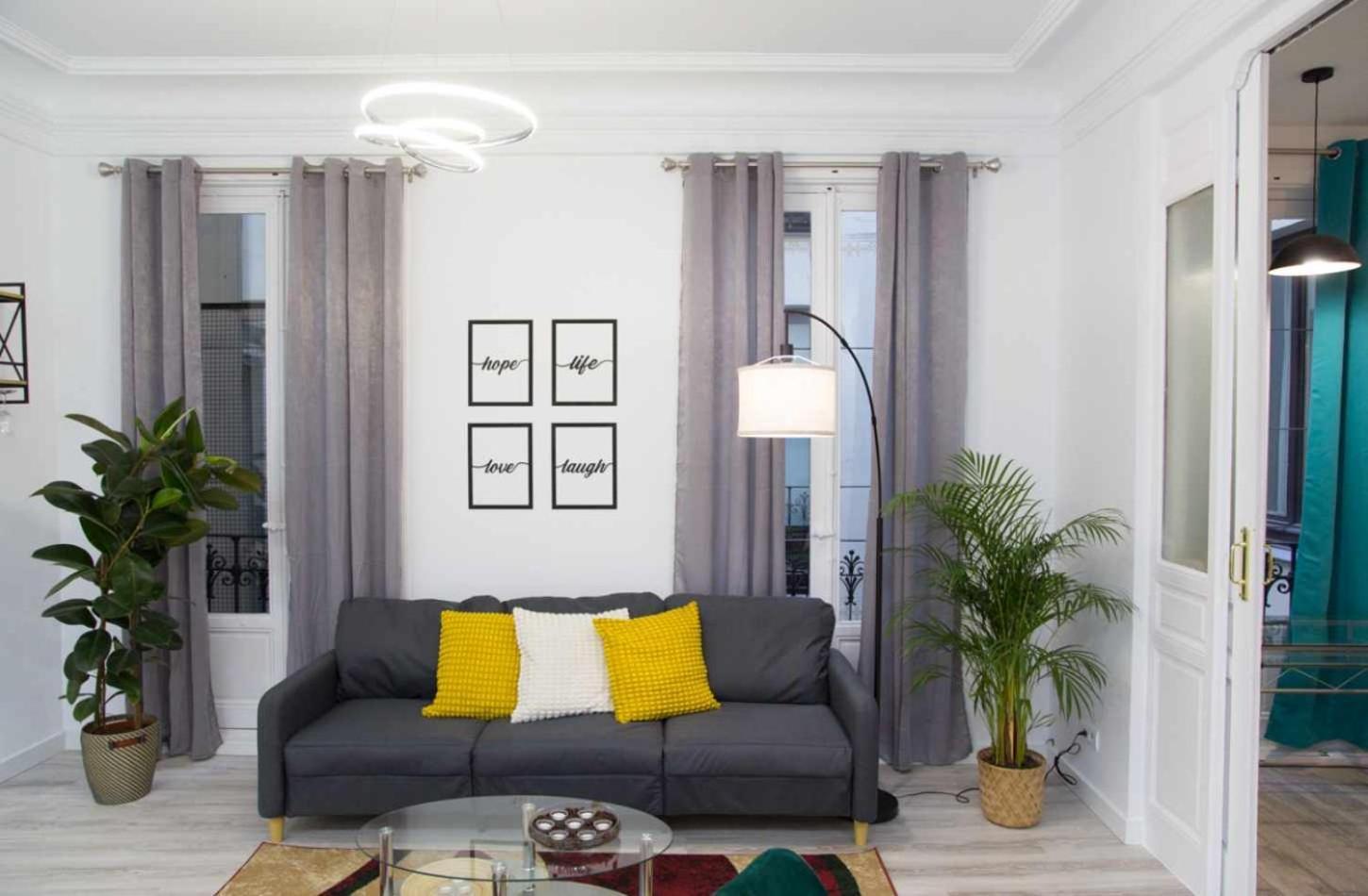 Lujosa En Cortes Apartamento Madrid