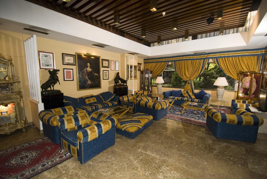 Hotel Foxa 25