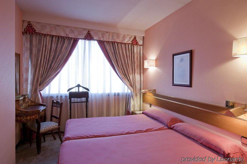 Foxa 25 Hotel