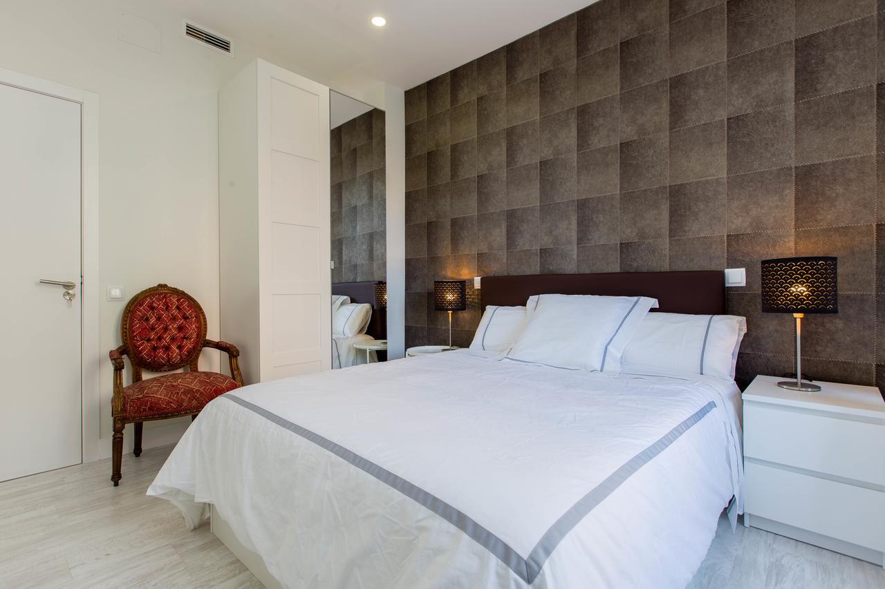 Bookinmadrid Com - Cascorro Sq 18 Pax Apartment Madrid