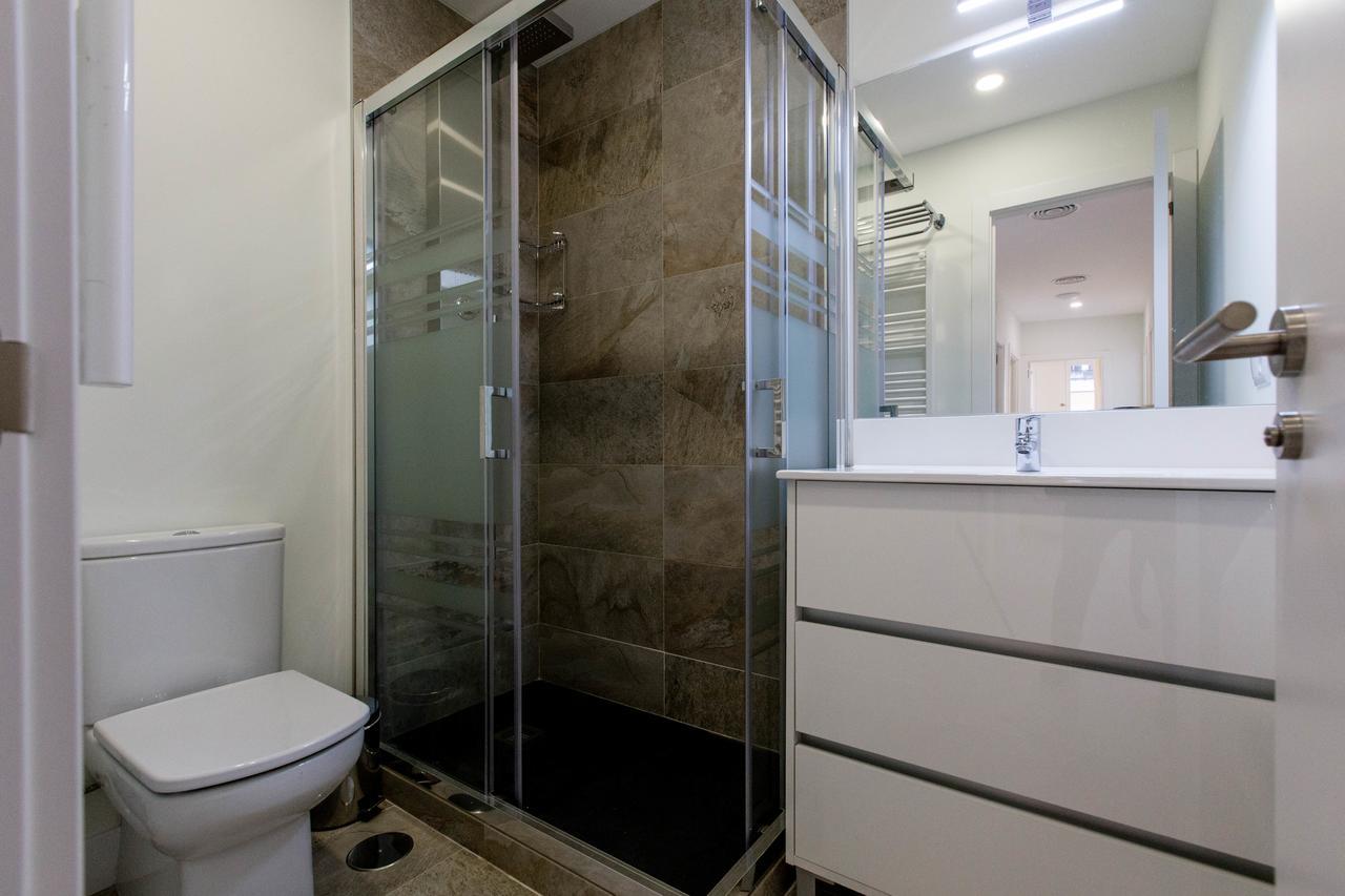 Bookinmadrid Com - Cascorro Sq 18 Pax Apartment *