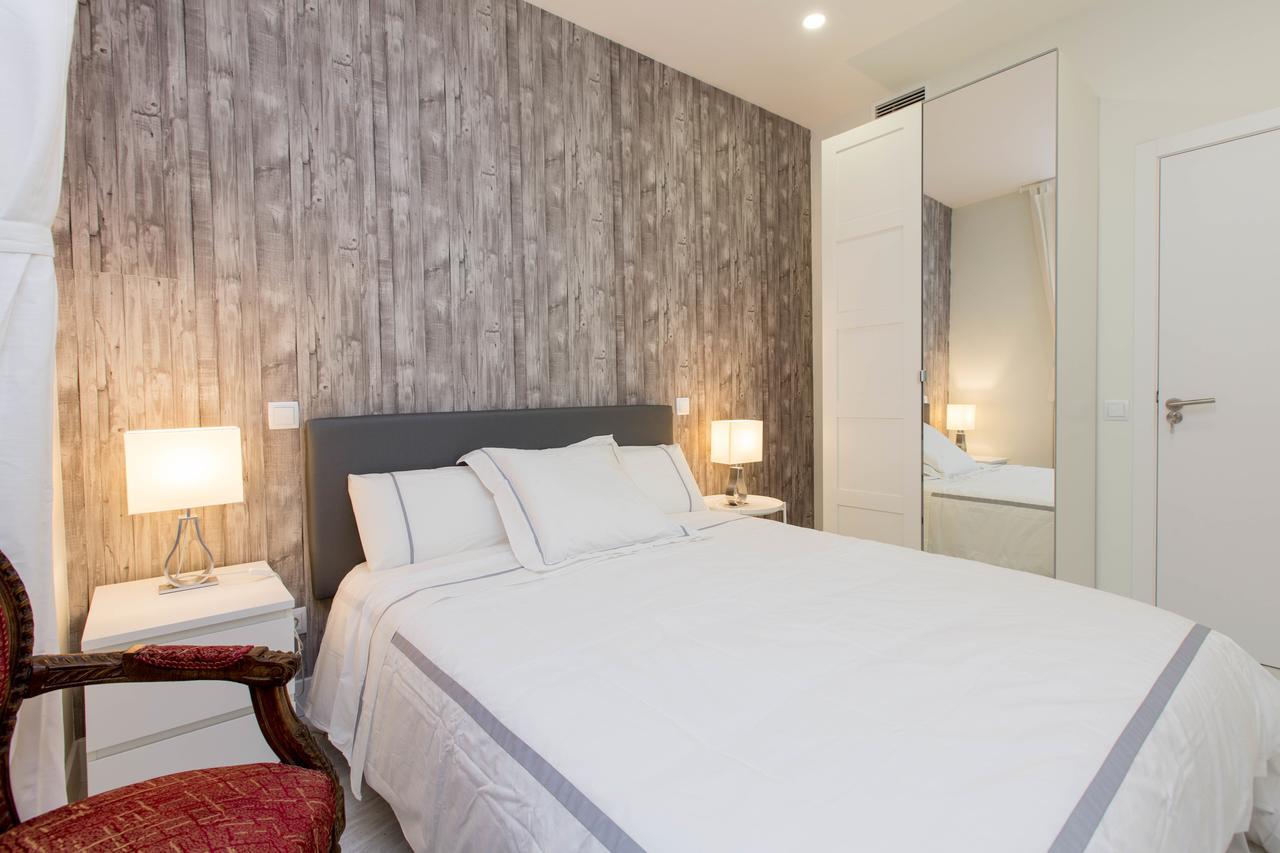 Bookinmadrid Com - Cascorro Sq 18 Pax Apartment