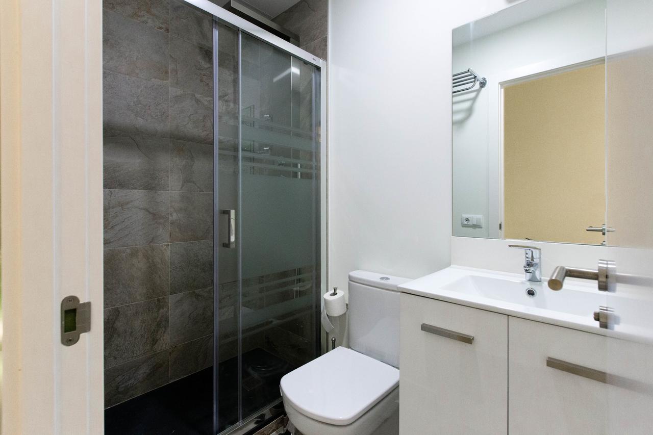 Bookinmadrid Com - Cascorro Sq 18 Pax * Madrid